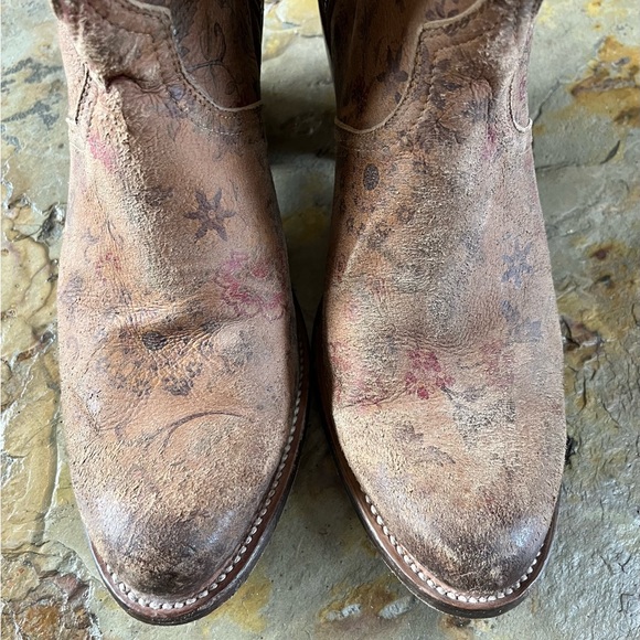 🍃💕Lucchese Distressed Floral Print All Leather Bootie - Picture 8 of 12